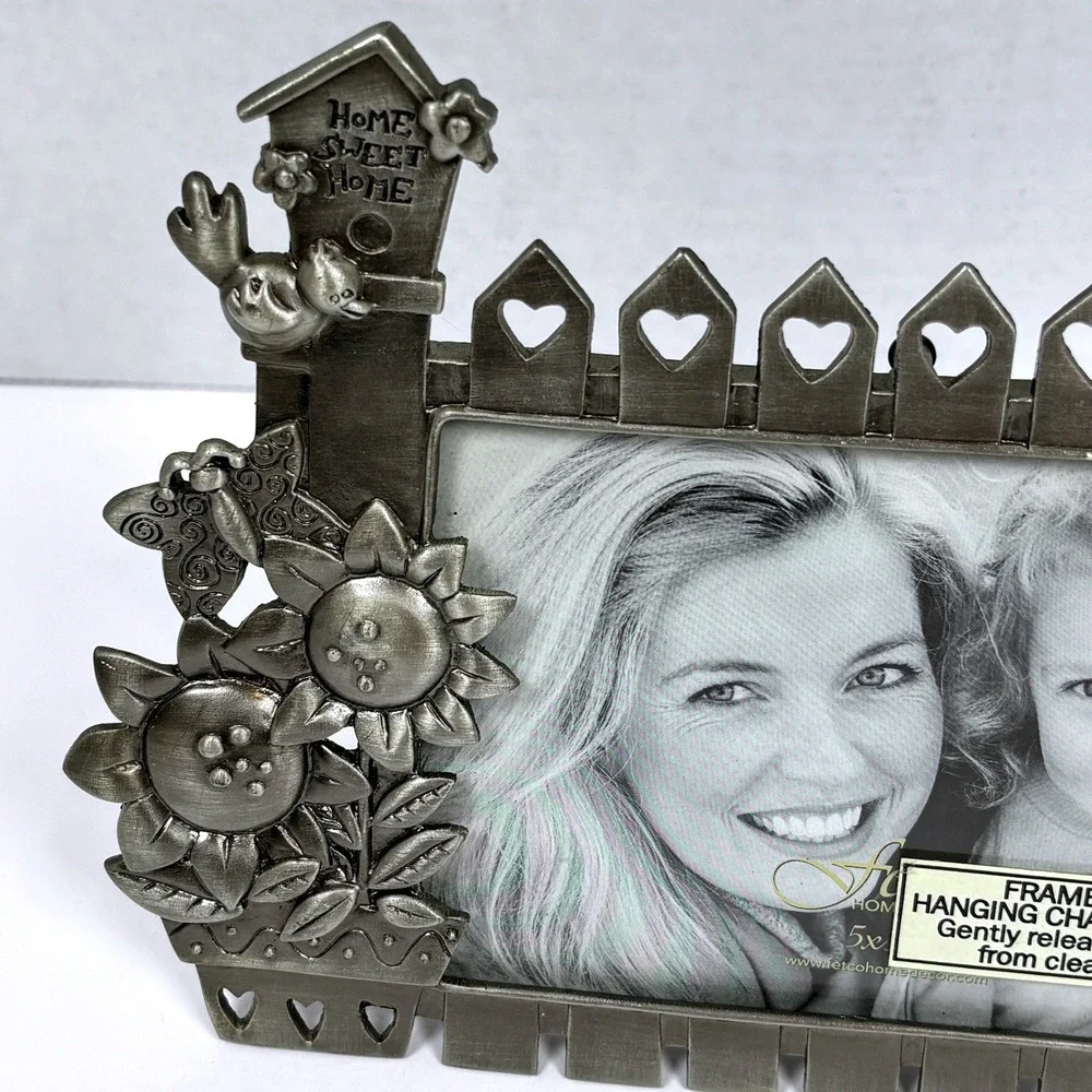 Vtg Fetco Pewter Family Charm PhotoFrame Picket Fence Flowers Country Garden